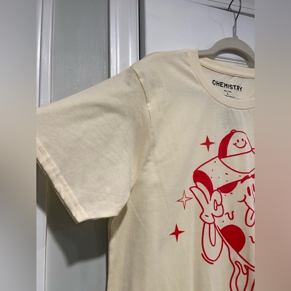 NWT Chemistry Size L Red Smiling Pizza Man Cream Short Sleeve Crew Tee Shirt - Picture 7 of 11